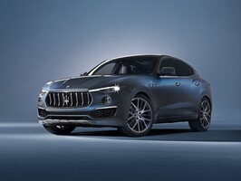 Vista lateral del Maserati Levante demostrando su diseño elegante y dinámico. Vista lateral del Maserati Levante demostrando su diseño elegante y dinámico.
