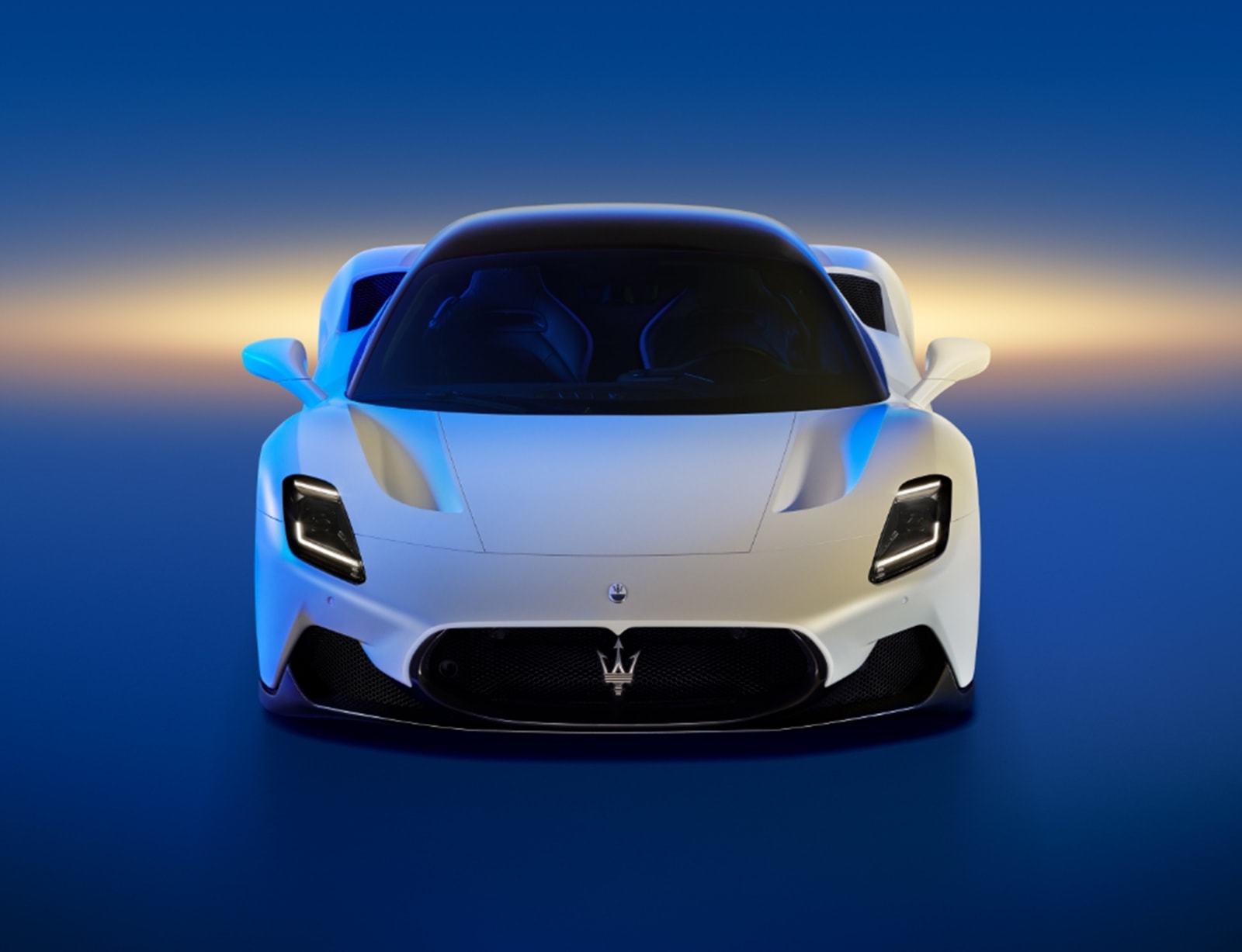 Vista frontal del Maserati MC20 destacando su diseño agresivo y deportivo.