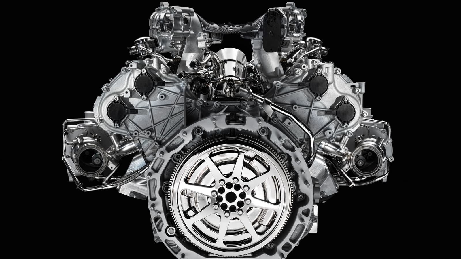 Vista trasera del imponente motor V6 biturbo del Maserati MC20.