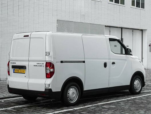 Perspectiva lateral trasera, resaltando la amplitud de la zona de carga Perspectiva lateral trasera, resaltando la amplitud de la zona de carga