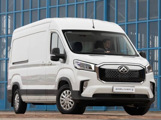 Fachada del Maxus e-Delivery 9, ejemplificando su diseño moderno y electricidad. Fachada del Maxus e-Delivery 9, ejemplificando su diseño moderno y electricidad.