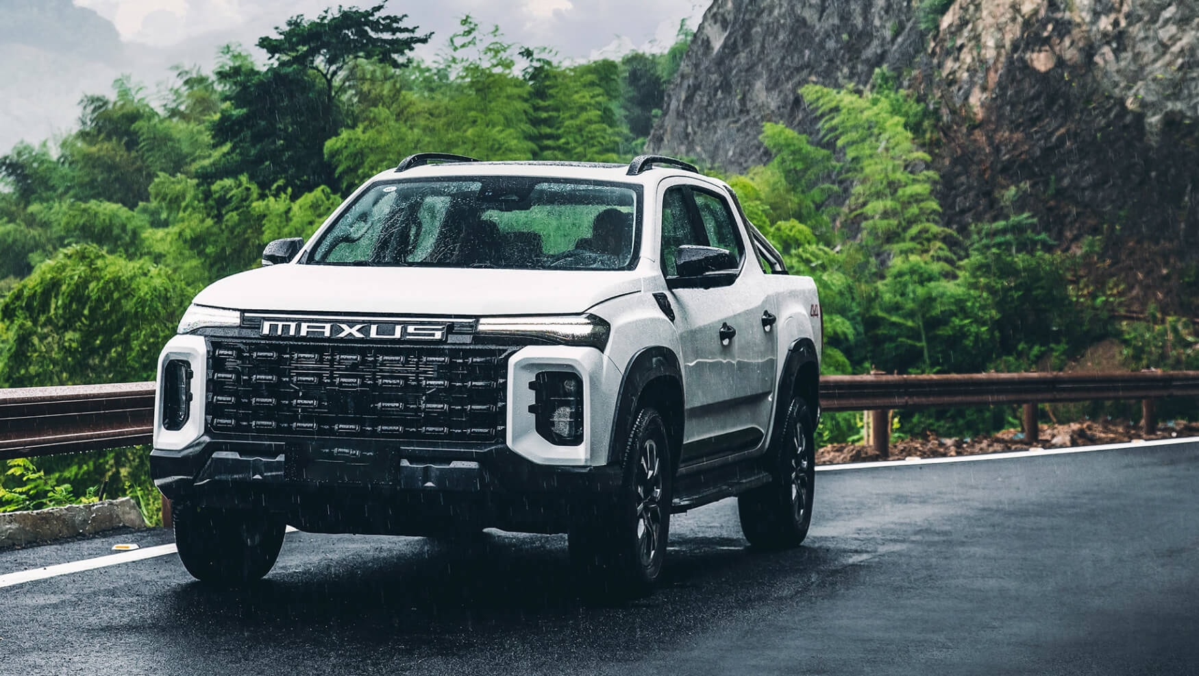 Detalles finos y su emblema que resalta la calidad de construcción