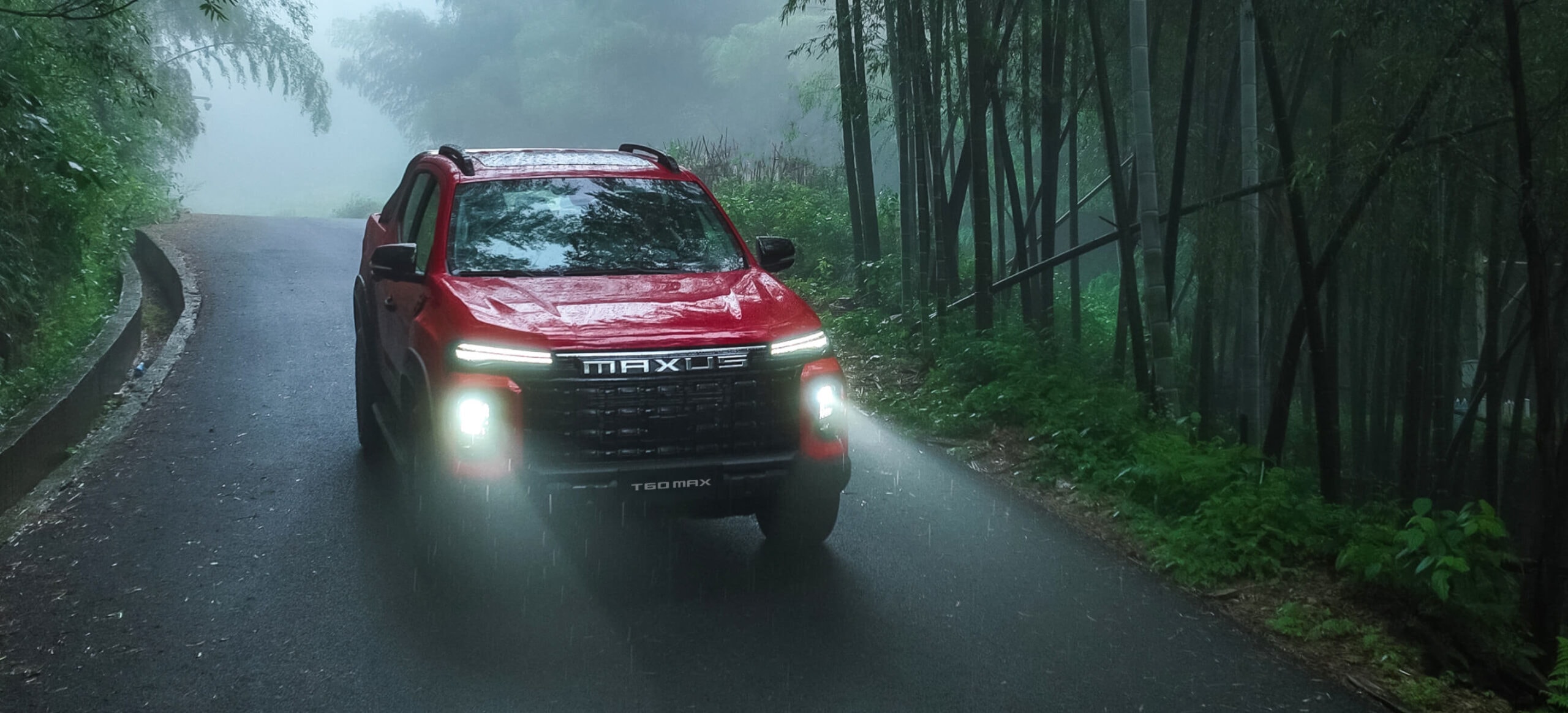 Vista atractiva desde atrás, resaltando su robustez y carácter