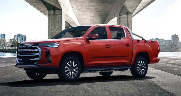 Perfil robusto y moderno del Maxus T90 en ambiente urbano. Perfil robusto y moderno del Maxus T90 en ambiente urbano.