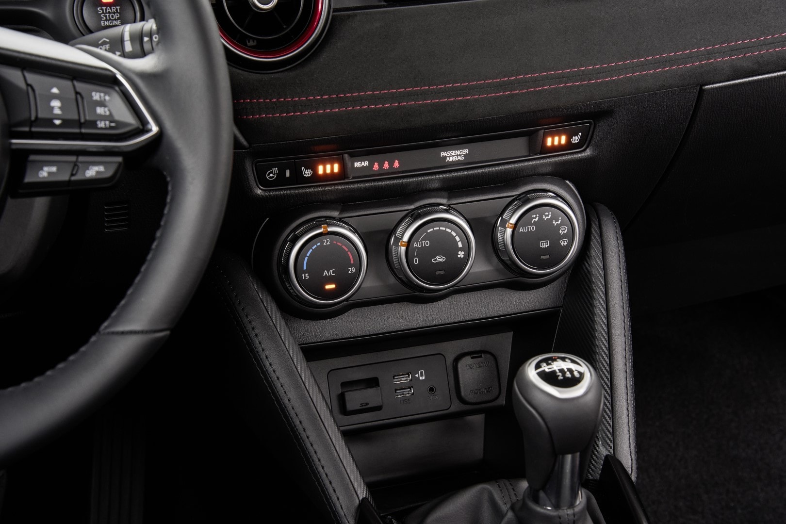 Vista del sistema de climatización y parte de la consola central.