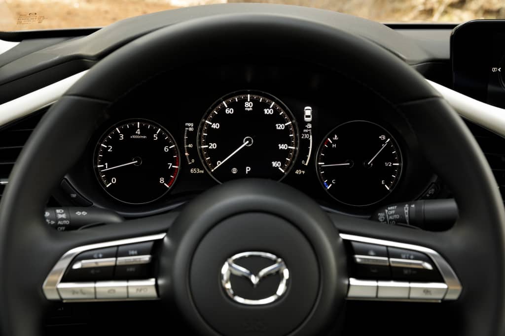 Instrumentación clara y elegante del Mazda 3 SportSedán.