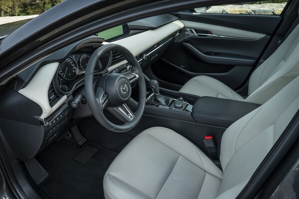 Asientos delanteros del Mazda 3, combinando diseño y confort Asientos delanteros del Mazda 3, combinando diseño y confort