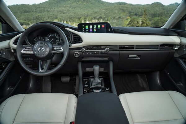 Perspectiva completa de los asientos y espacio interior del Mazda 3 Perspectiva completa de los asientos y espacio interior del Mazda 3