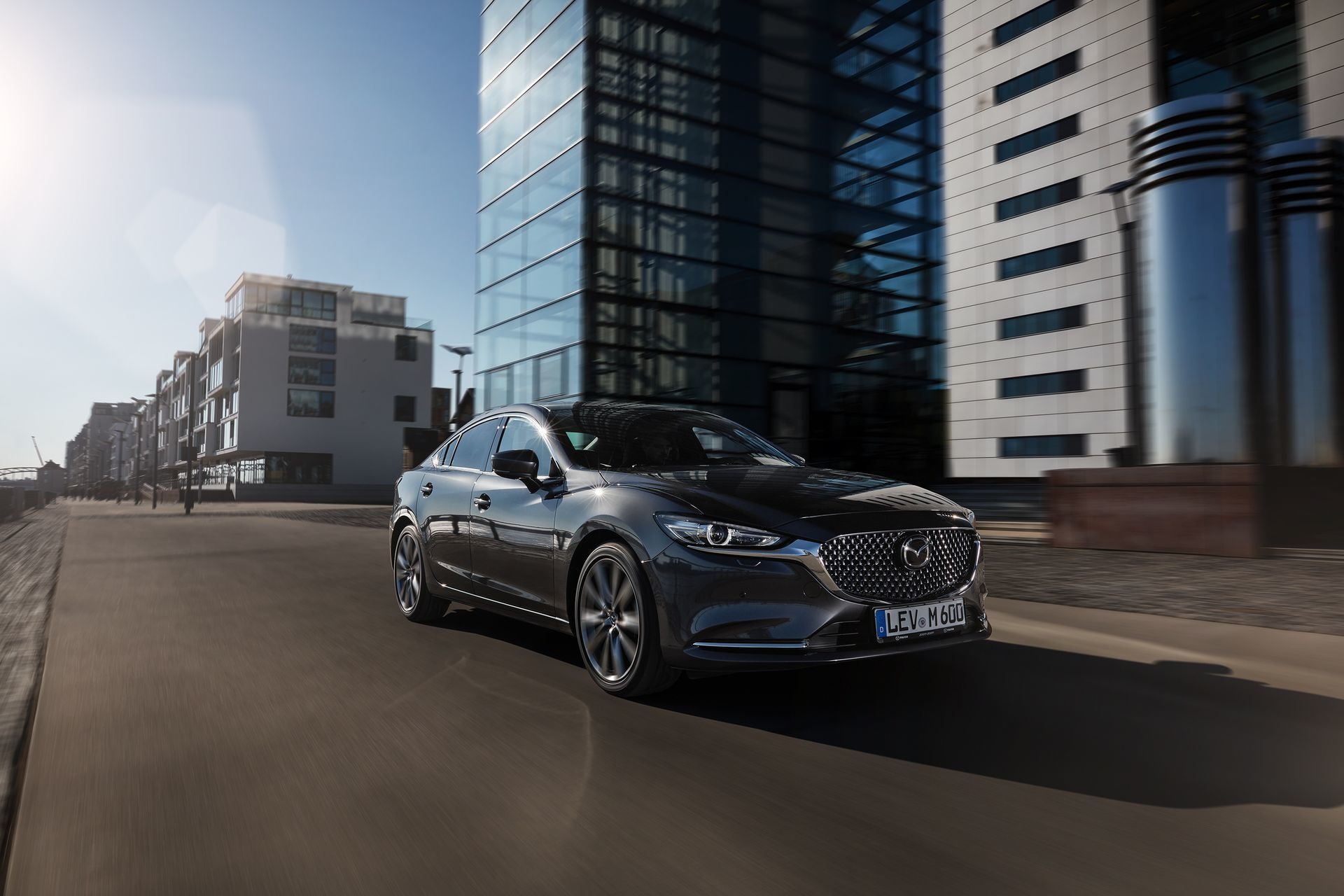 La silueta lateral del Mazda 6 en marcha destaca su fluidez.