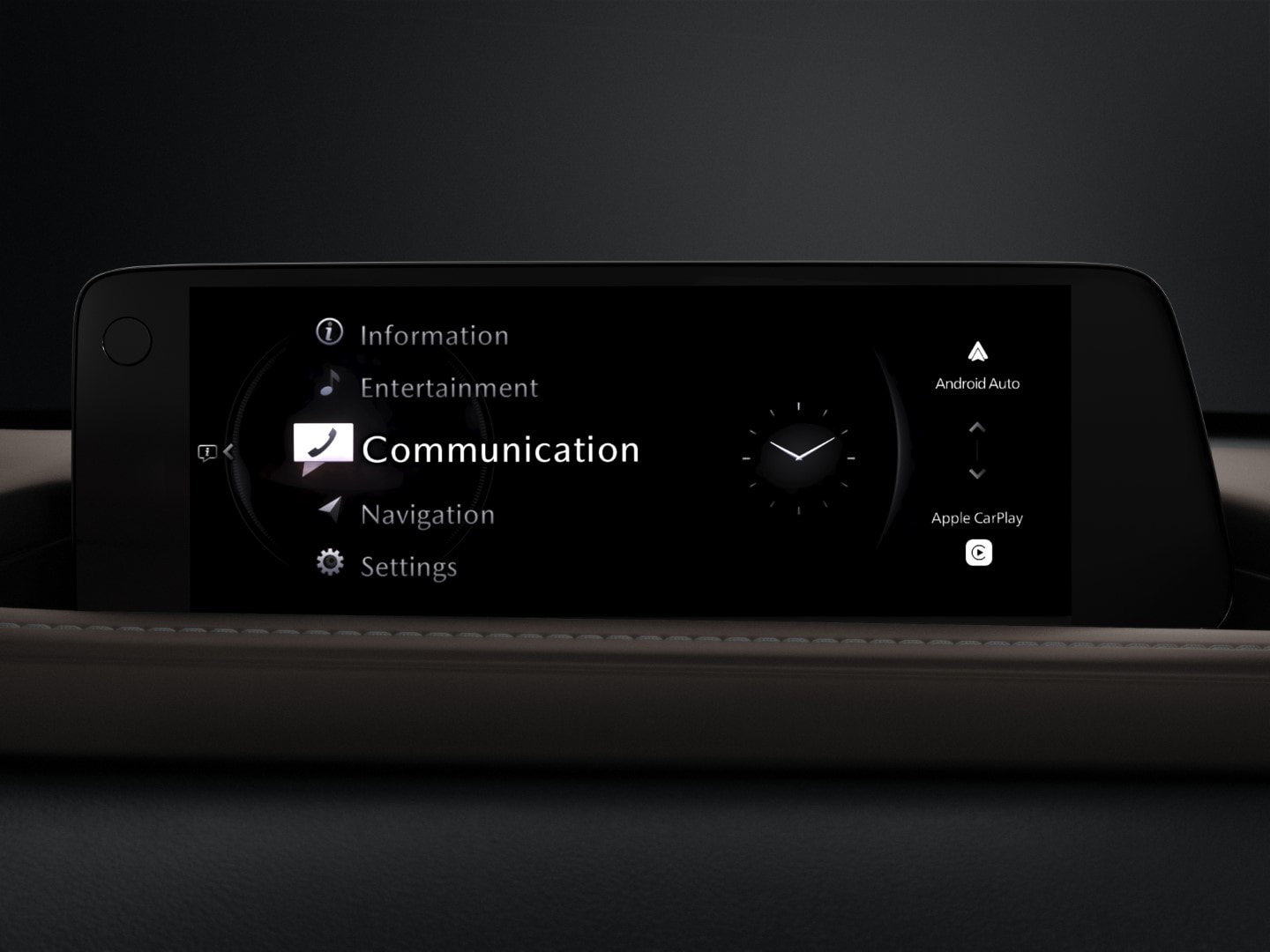 Pantalla de infotainment con diseño limpio y moderno en Mazda CX-30.