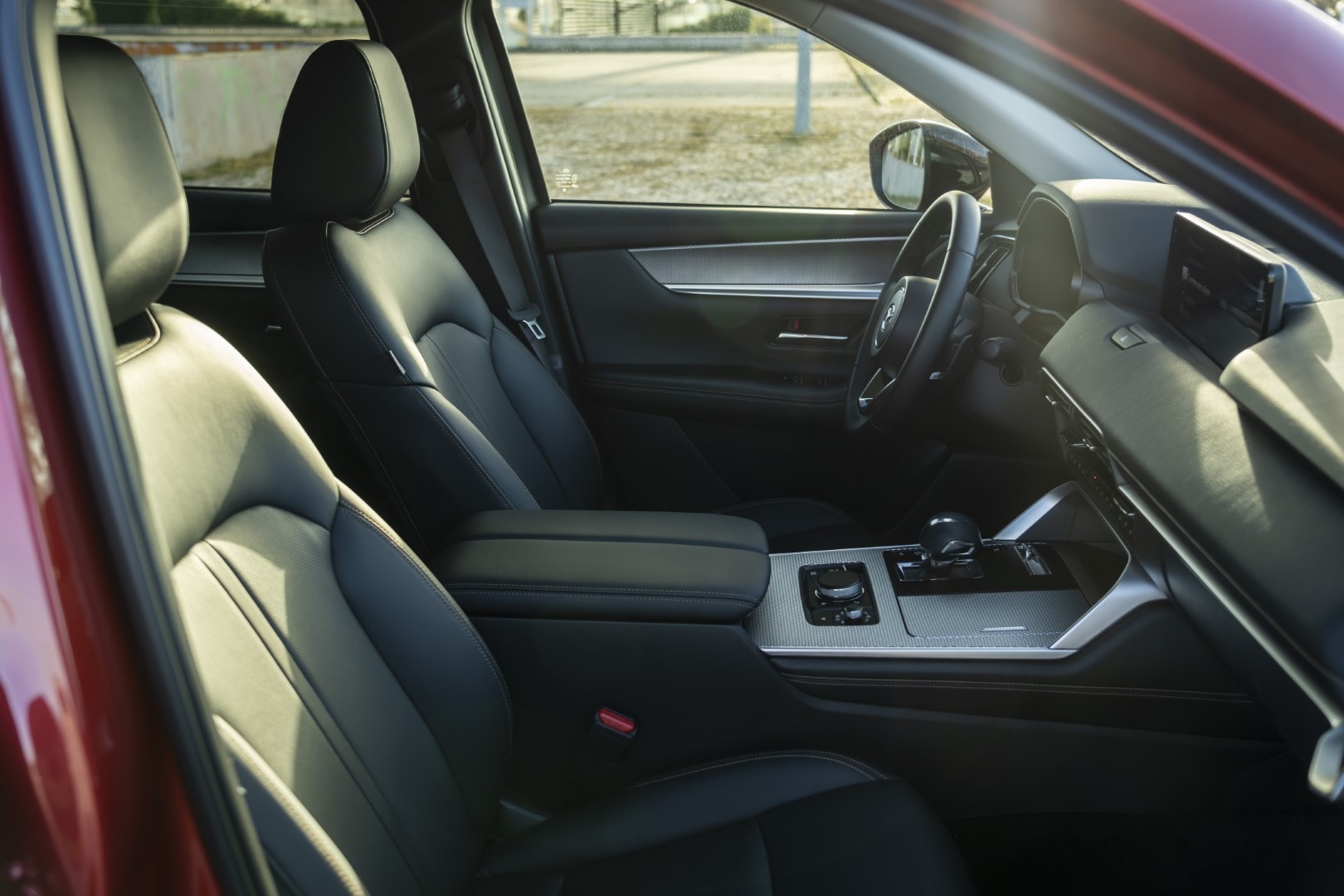 Imagen que muestra la ergonomía y diseño de los asientos en cuero del CX-60.