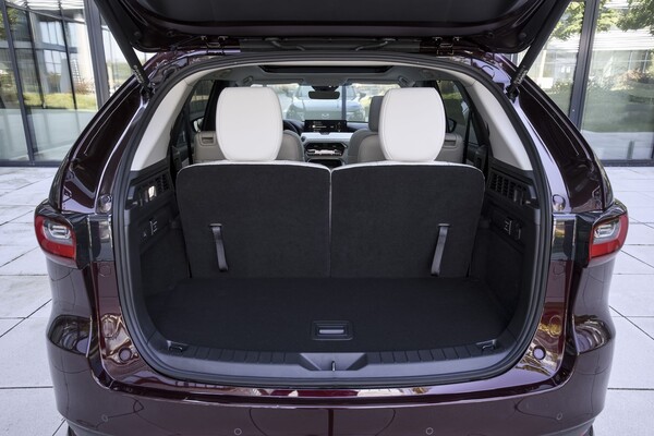 Maletero espacioso del Mazda CX-80, ideal para familias y viajes. Maletero espacioso del Mazda CX-80, ideal para familias y viajes.