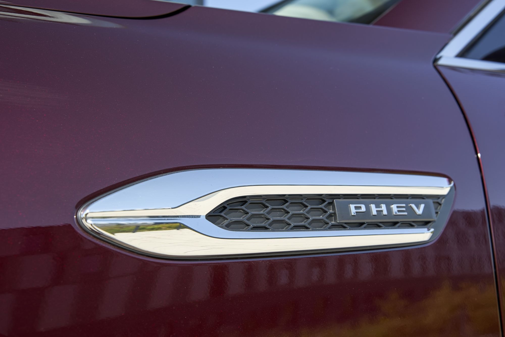 Maletero del Mazda CX-80 con los asientos traseros abatidos.