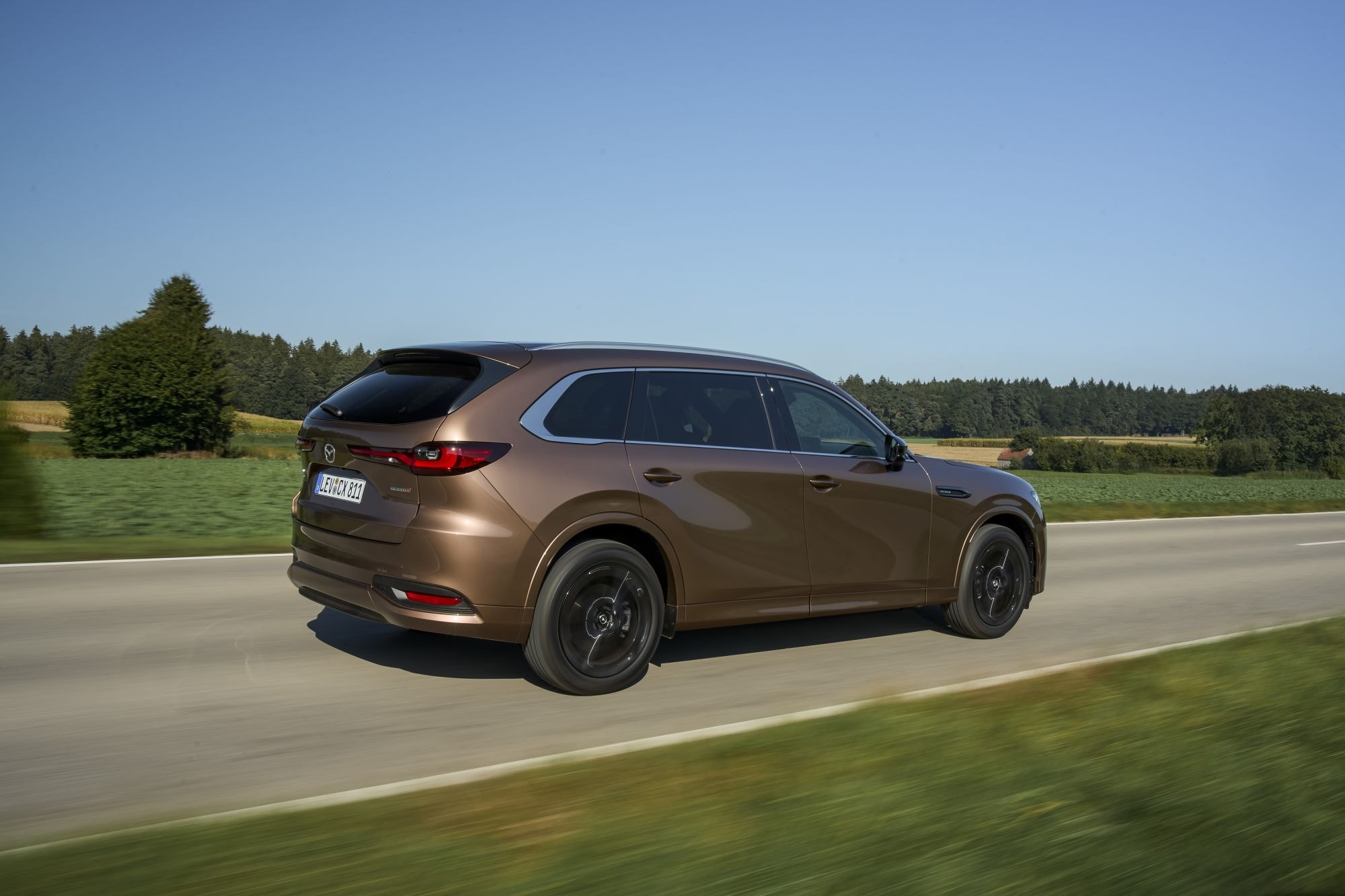 El CX-80 se desplaza con gracia, elegante y aerodinámico.