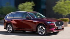 Vista lateral que muestra el diseño y llantas del Mazda CX-80. Vista lateral que muestra el diseño y llantas del Mazda CX-80.