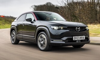 El Mazda MX-30 híbrido exhibe un diseño atractivo y moderno que resalta su carácter urbano. El Mazda MX-30 híbrido exhibe un diseño atractivo y moderno que resalta su carácter urbano.