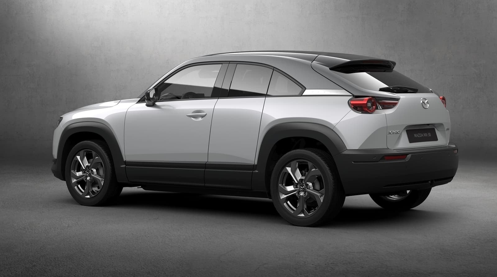 Ángulo posterior del MX-30 mostrando línea de techo y zaga.