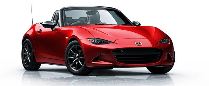 Vista frontal del Mazda MX-5 destacando su diseño agresivo.