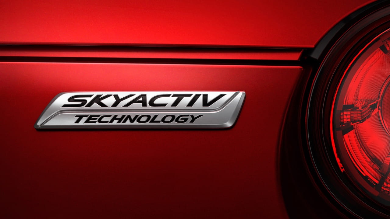 Detalle emblemático de la tecnología SKYACTIV en el Mazda MX-5.