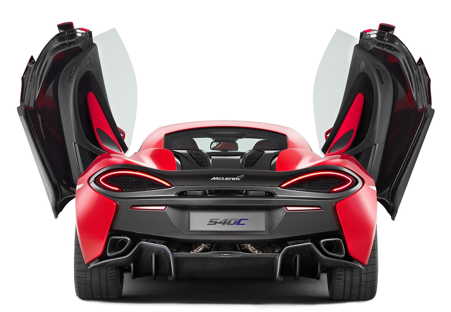 Imagen trasera del McLaren 540C con sus puertas abiertas, mostrando el diseño y la funcionalidad.