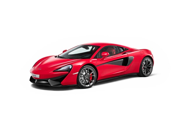 Vista lateral del McLaren 540C, mostrando las líneas dinámicas del vehículo.