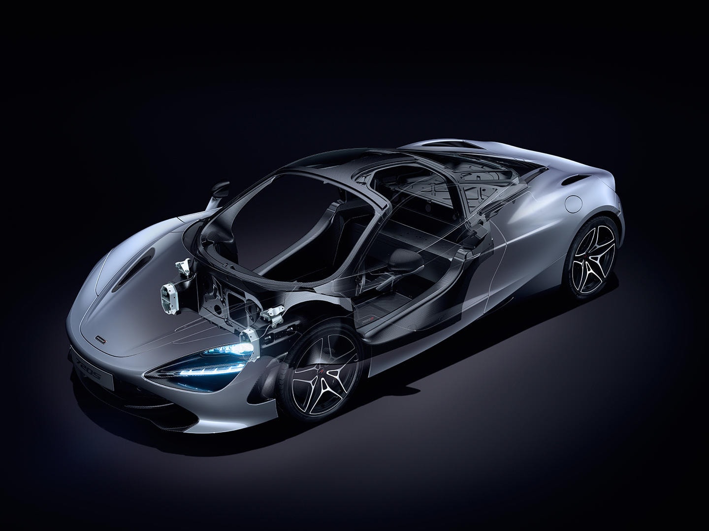 Detalle del faro del McLaren 720S, mostrando su tecnología de iluminación y diseño.