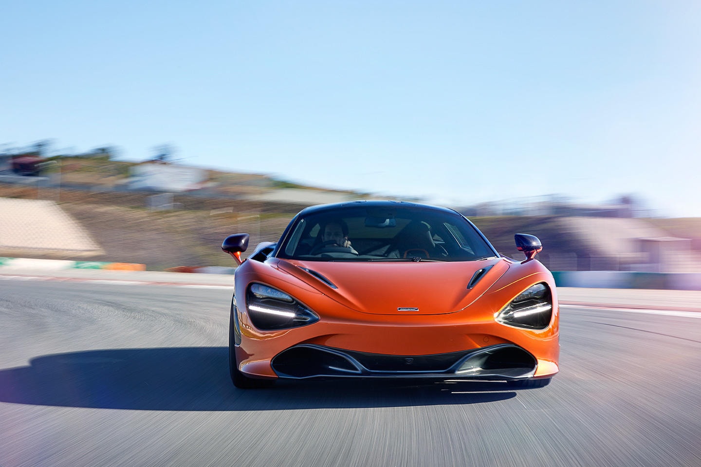 Recreación artística del McLaren 720S mostrando su estructura y flujo de aire interno.