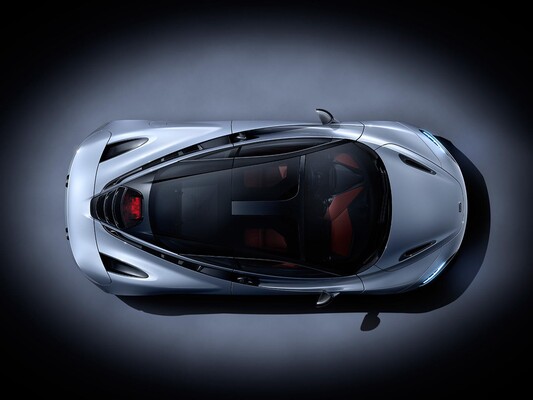Imagen cenital del McLaren 720S destacando su techo de cristal. Imagen cenital del McLaren 720S destacando su techo de cristal.