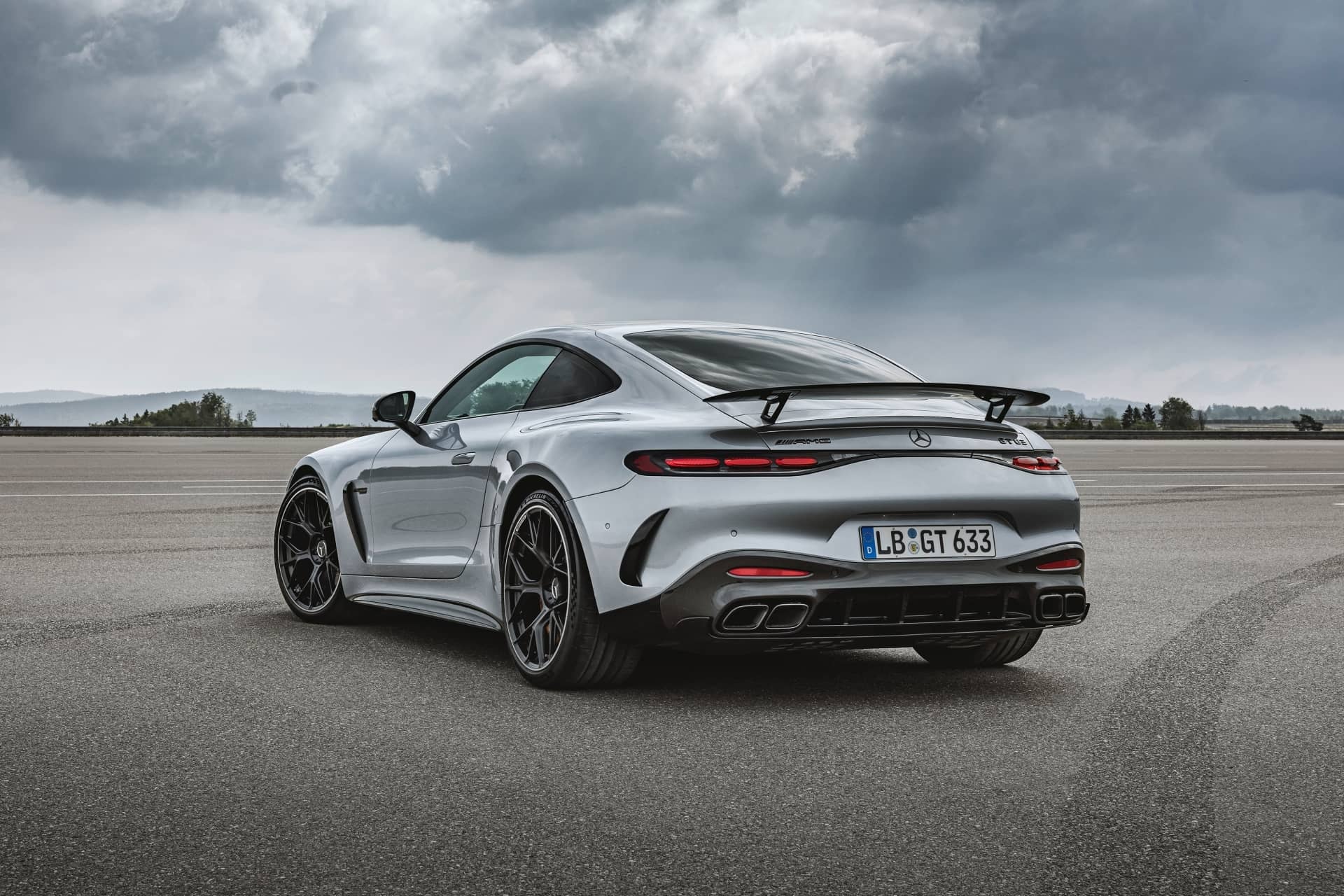 Detalle del alerón trasero del Mercedes-AMG GT, elemento clave en su aerodinámica.