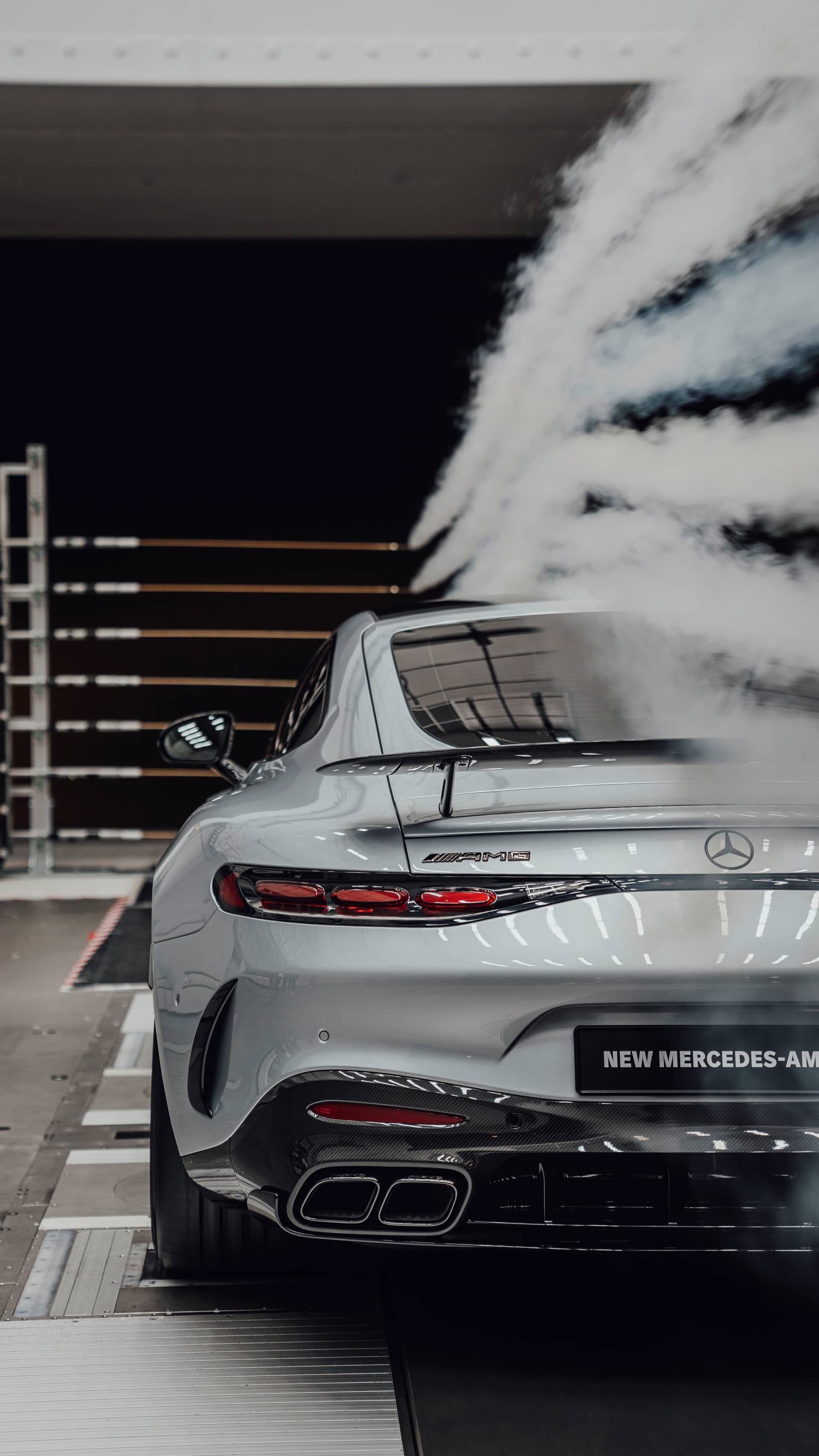 Mercedes-AMG GT mostrando su aerodinámica trasera y sistemas de escape.
