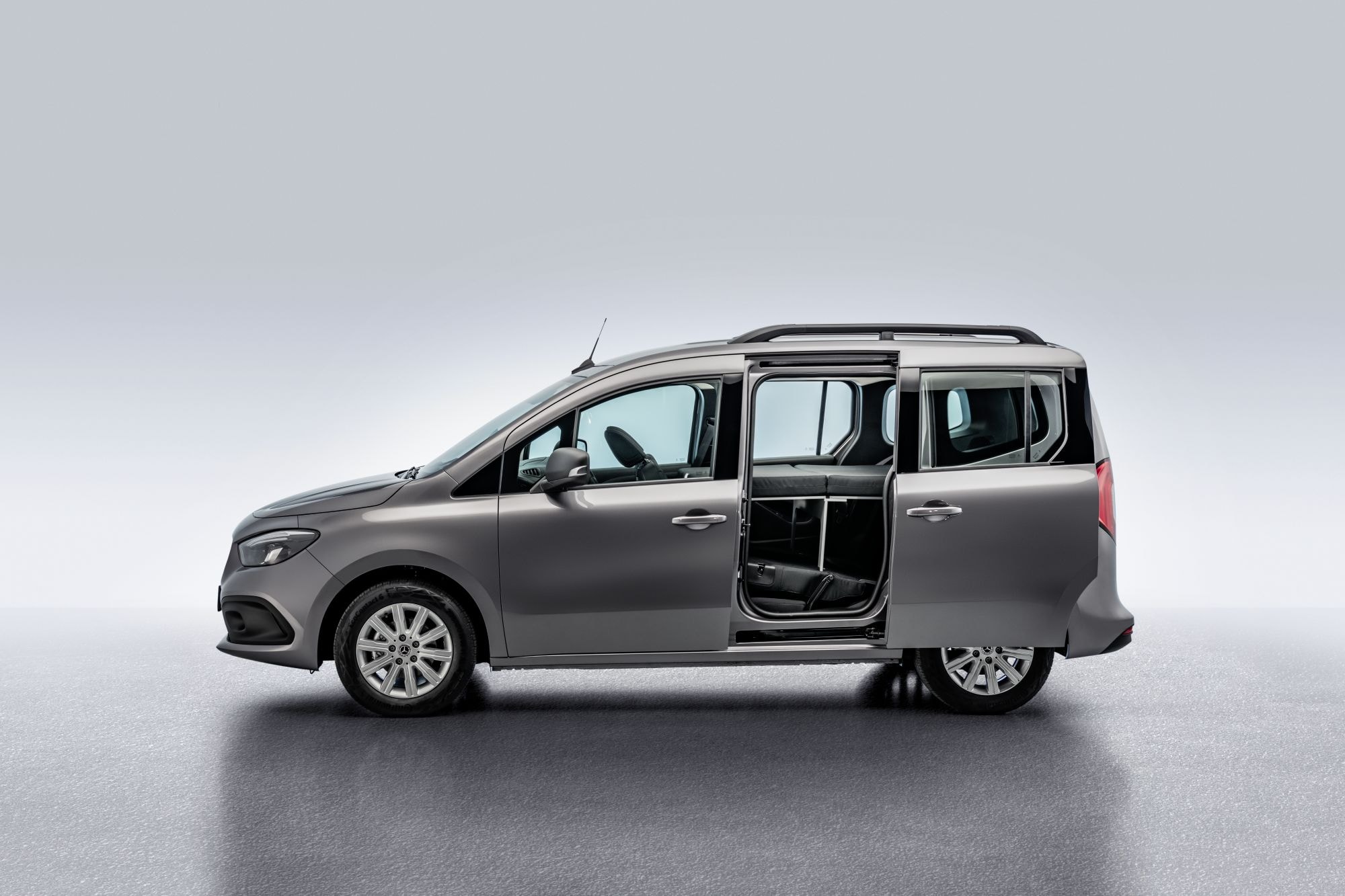 Diseño del tablero del Citan Tourer, funcionalidad y estética combinadas.