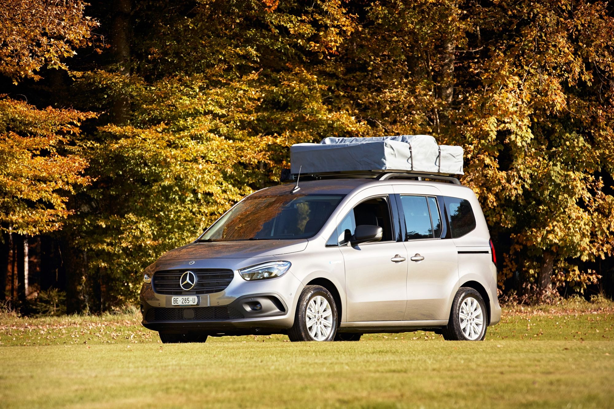 Vista lateral del Citan Tourer, ideal para aventuras familiares.