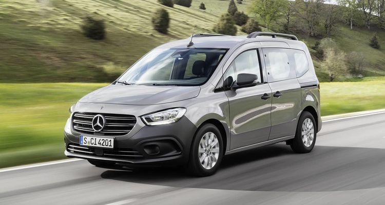 Mercedes Citan Tourer en movimiento, vista lateral dinámica