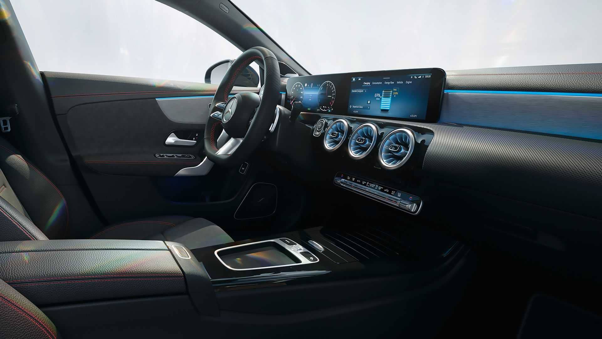 Cabina interior del Mercedes CLA Híbrido con acabados premium y la última tecnología.