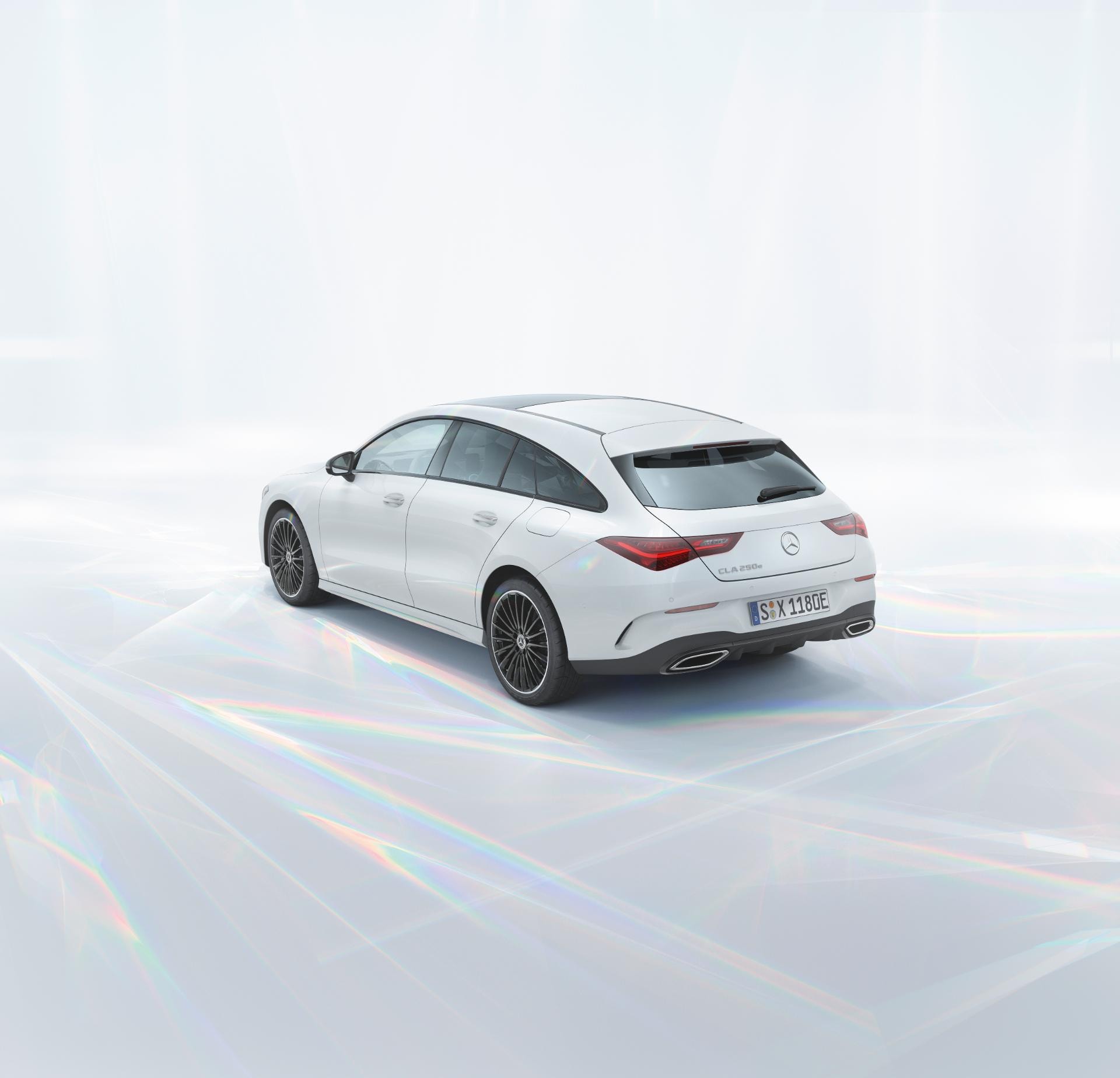 Vista trasera del CLA Shooting Brake ilustrando su amplio espacio y estilo.