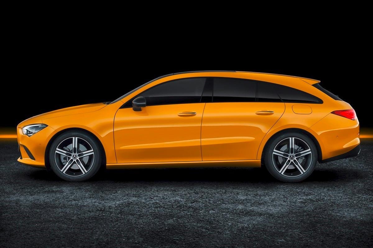 Perspectiva completa de la parte lateral y trasera del vehículo.