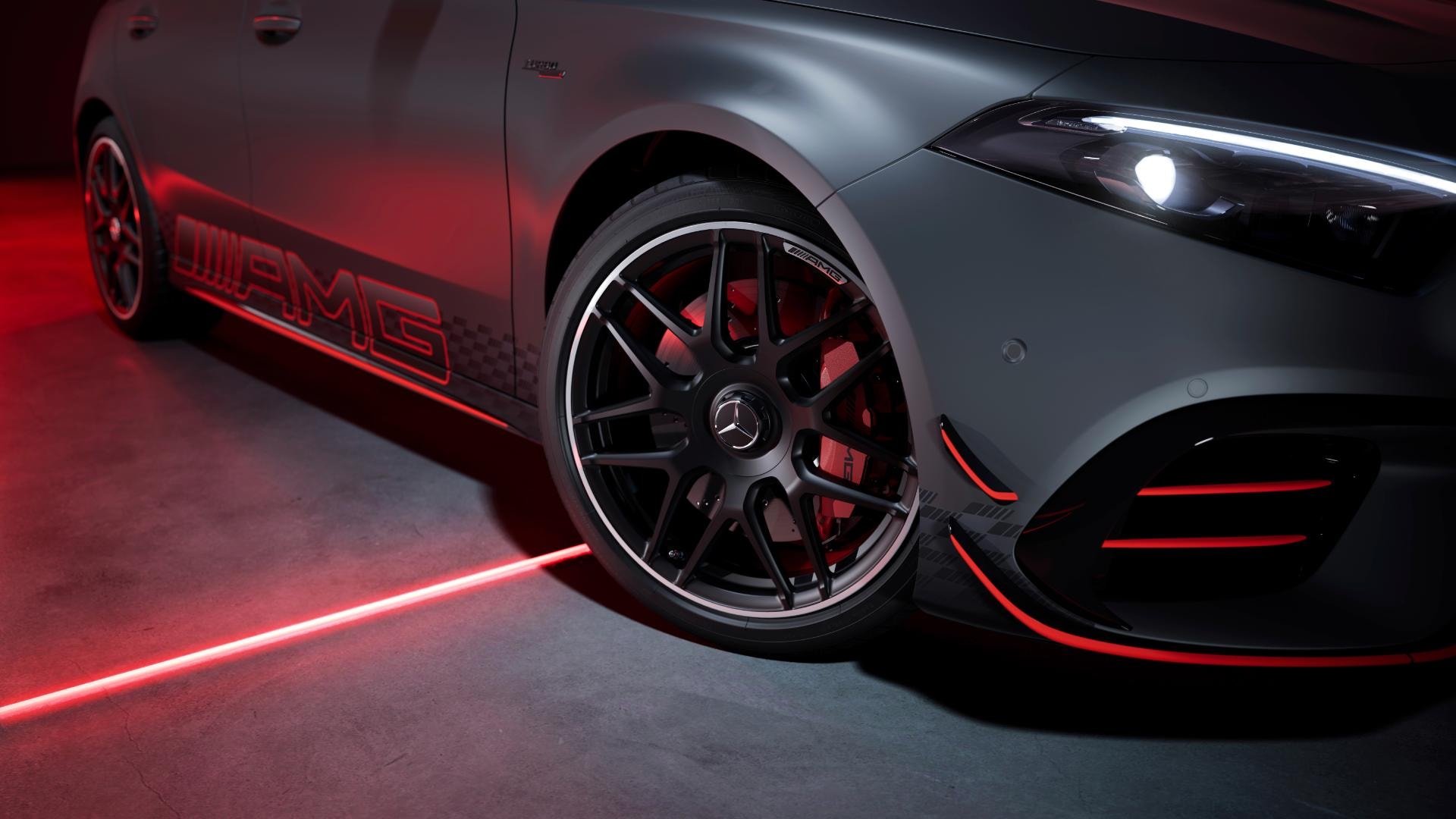 Detalle deportivo Mercedes AMG en el Mercedes Clase A.