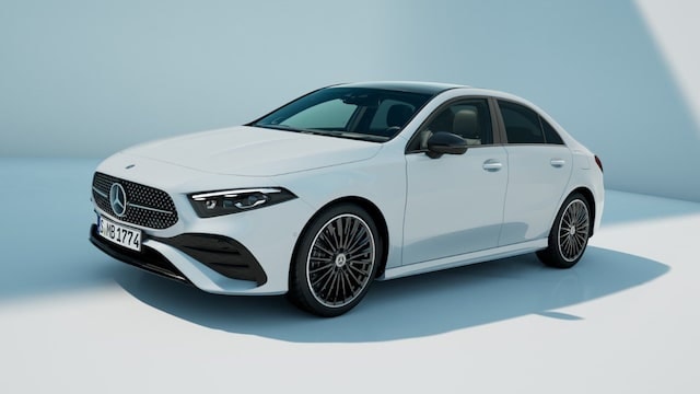 Ángulo frontal-lateral del Mercedes Clase A híbrido en blanco.