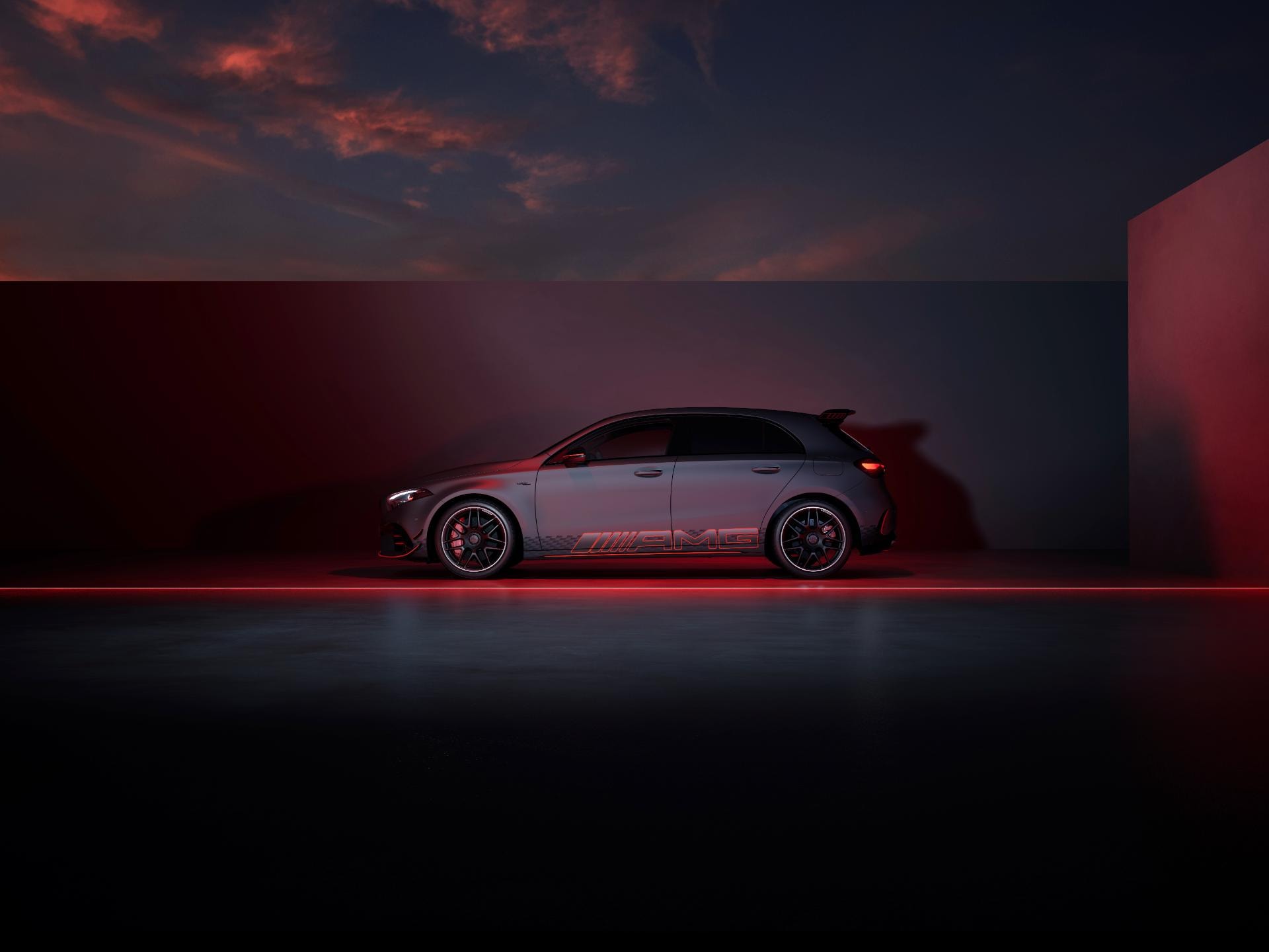 Perfil del Clase A híbrido destacando su diseño lateral en penumbra.