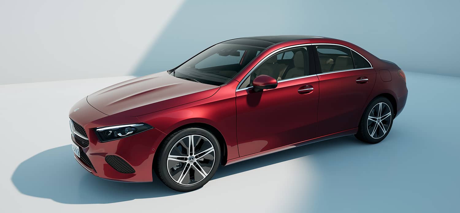 Perfil elegante del Mercedes Clase A Sedán en rojo.