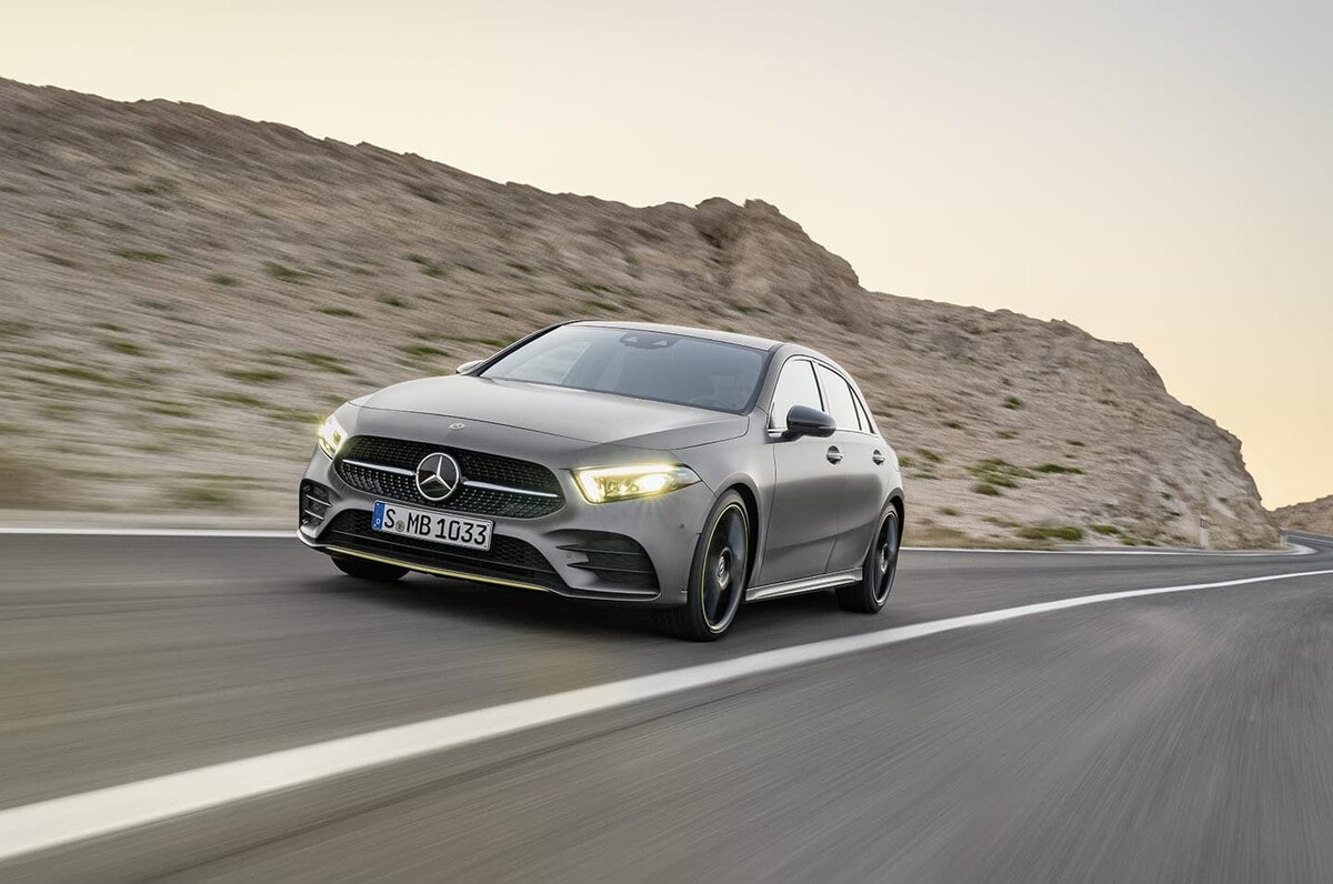 Imagen en perspectiva del Mercedes Clase A, mostrando su parte delantera y lateral. Imagen en perspectiva del Mercedes Clase A, mostrando su parte delantera y lateral.