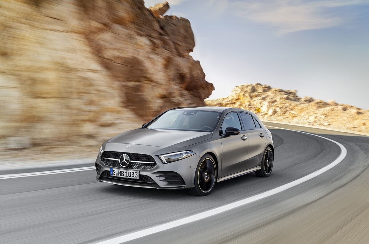 Vista dinámica del Mercedes Clase A resaltando sus líneas. Vista dinámica del Mercedes Clase A resaltando sus líneas.