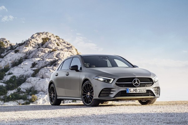 Captura del Mercedes Clase A que muestra su diseño deportivo y elegante. Captura del Mercedes Clase A que muestra su diseño deportivo y elegante.