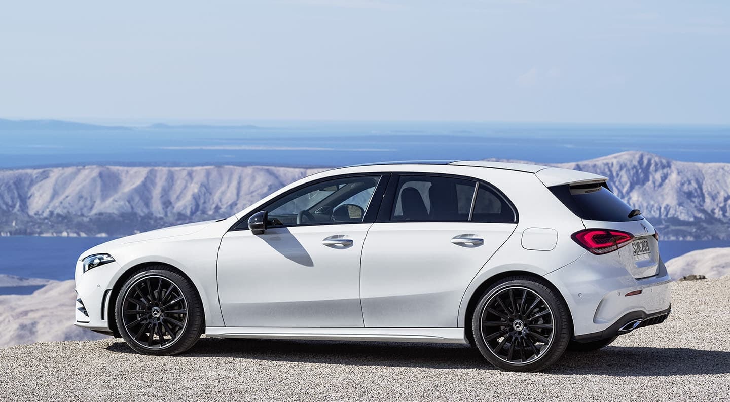 Perfil lateral del Mercedes Clase A resaltando su diseño aerodinámico