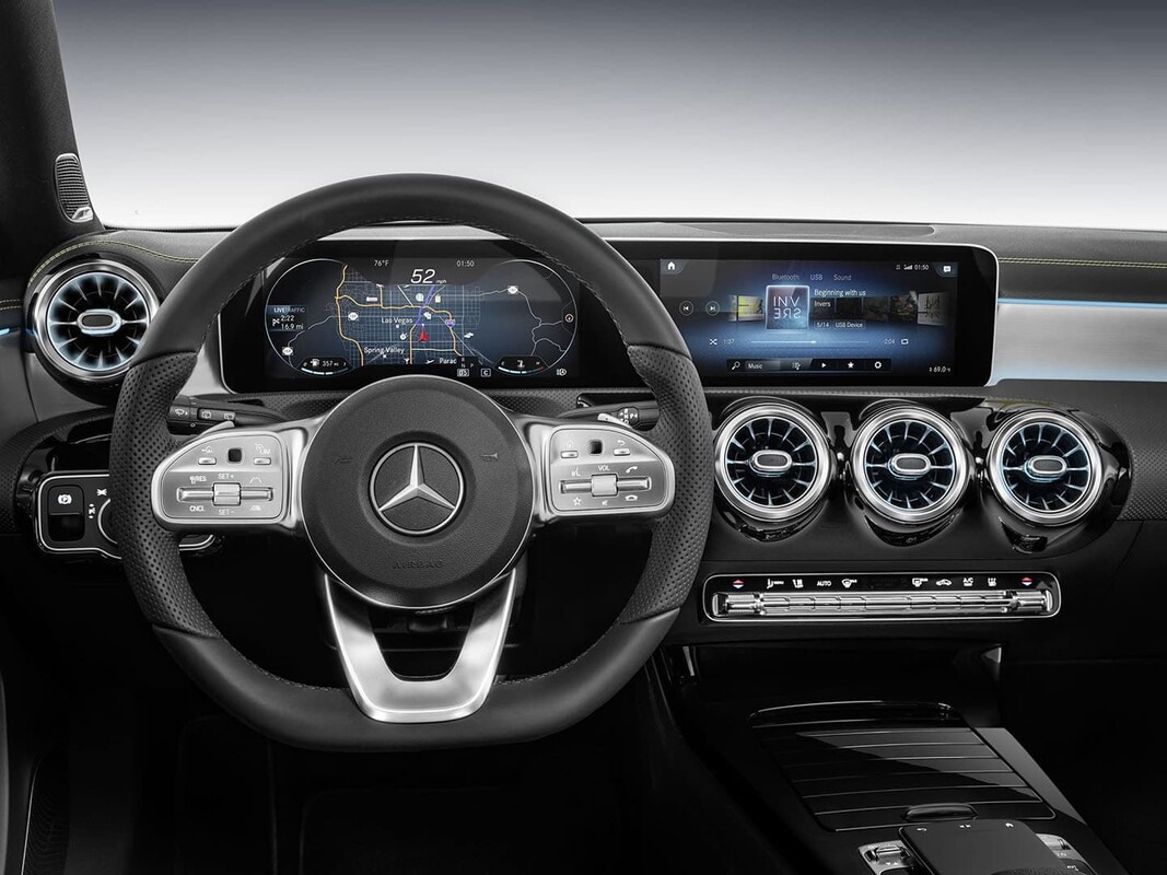 Volante multifuncional y cuadro de instrumentos digital en Mercedes Clase A Volante multifuncional y cuadro de instrumentos digital en Mercedes Clase A