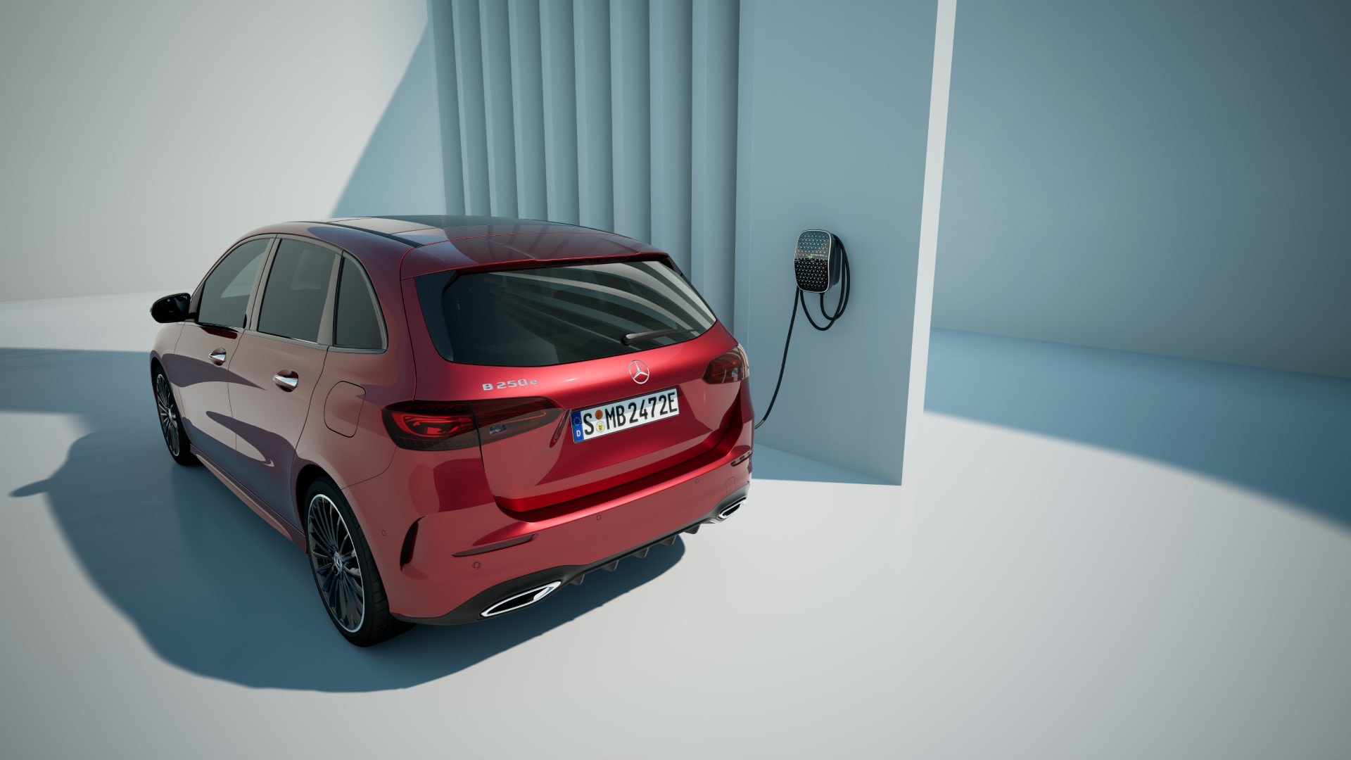 Vista trasera y lateral destacando la carrocería roja y diseño de Mercedes.