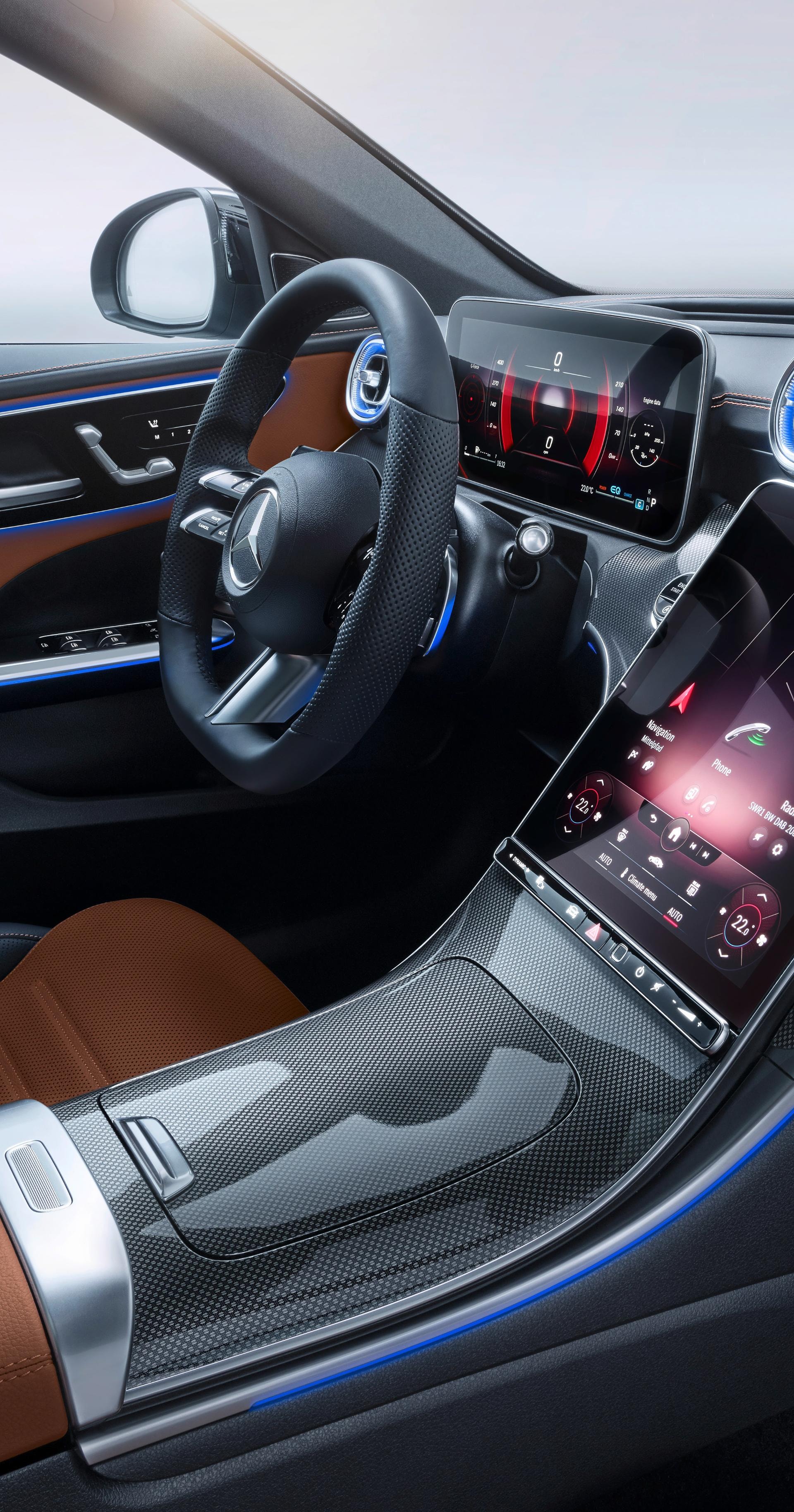 Cuadro de instrumentos digital y pantalla táctil en un Mercedes Clase C Estate.