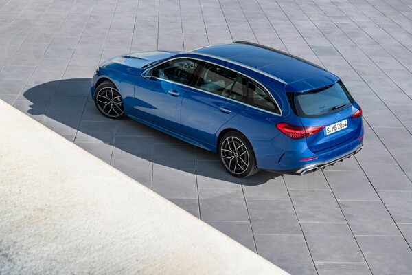 Perspectiva aérea mostrando el diseño de la parte trasera y techo. Perspectiva aérea mostrando el diseño de la parte trasera y techo.