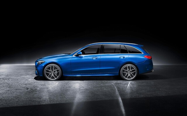 Vista lateral con iluminación estratégica que acentúa su elegancia. Vista lateral con iluminación estratégica que acentúa su elegancia.