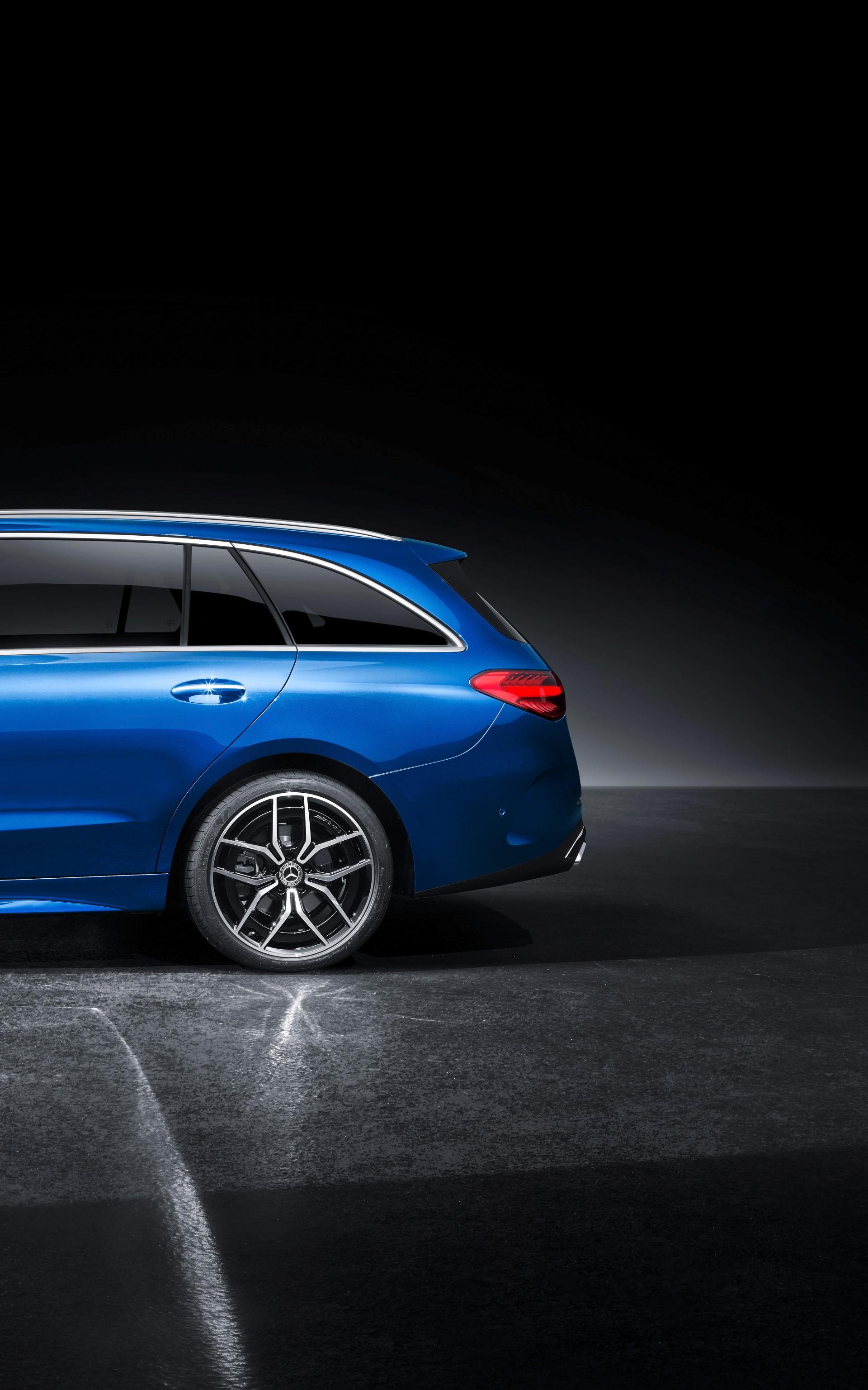 Detalle trasero del Clase C Estate destacando su diseño de luces y escape.